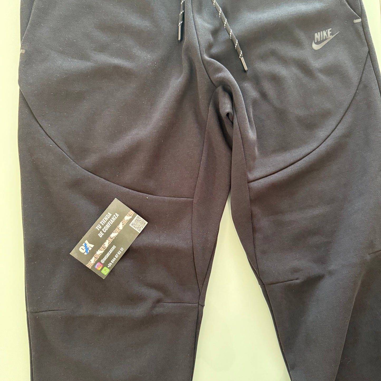OUTLET - Pantalón Nike Tech